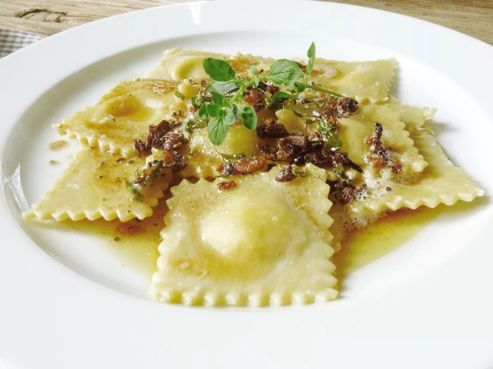 Равиоли с сыром фото fork and flower: truffle ravioli with beurre noisette Равиоли, Идеи для блюд, Ед