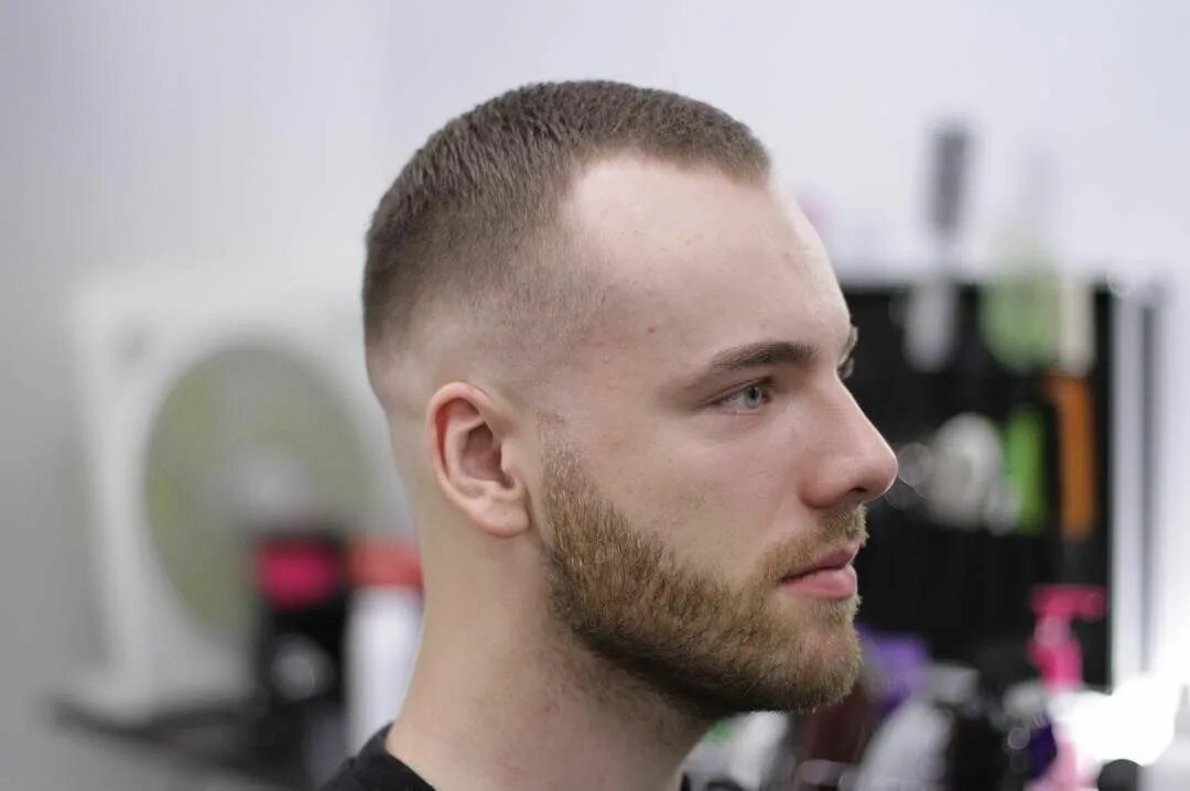 Равномерная прическа мужская Pin on barbas e bigodes Haircuts for receding hairline, Mens haircuts short, Men