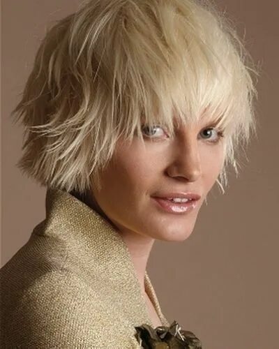 Равномерная стрижка на средние волосы Wispy short hairstyles Short hair styles, Real hair wigs, Hair styles