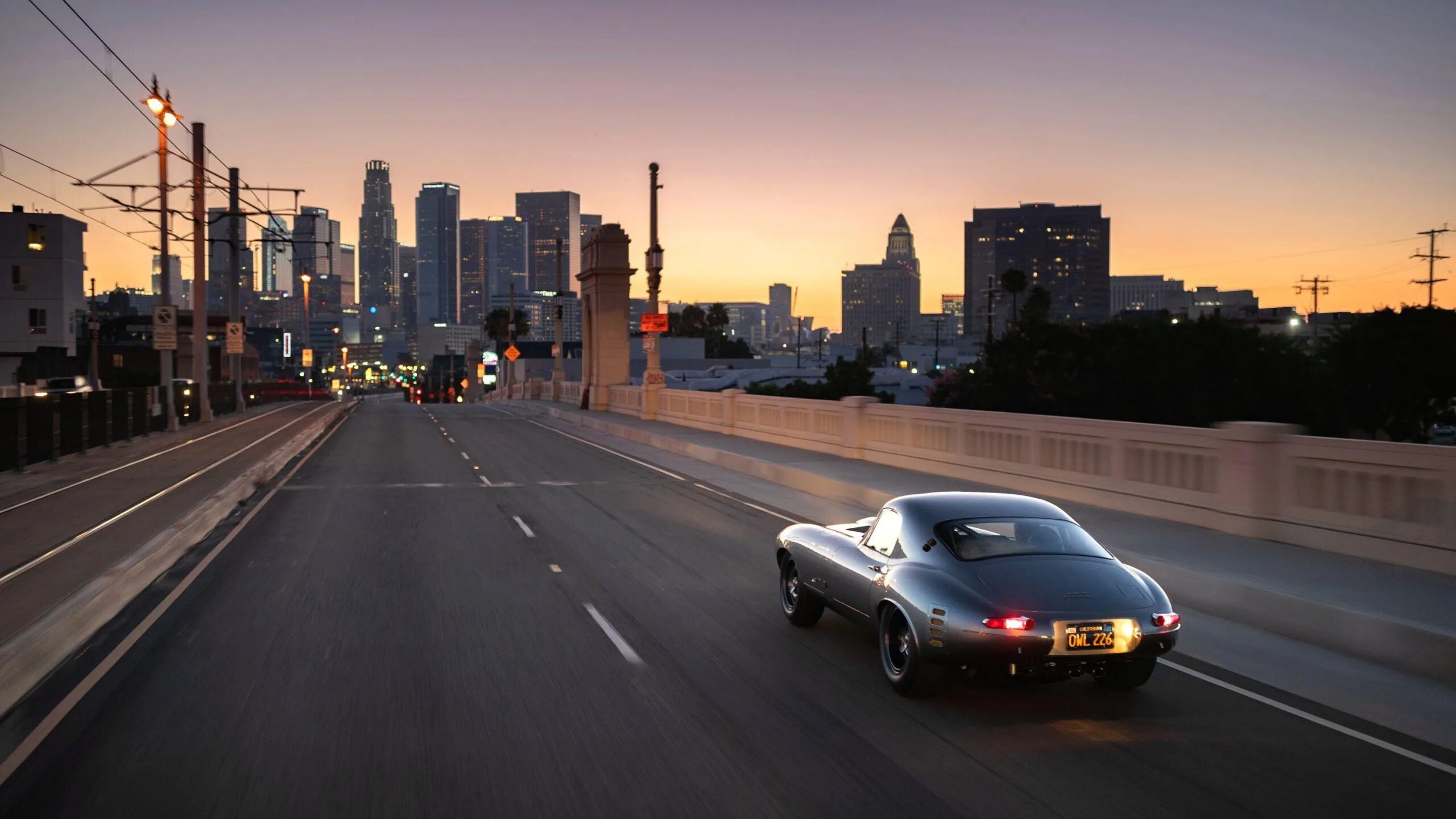 Район фото автомобиля Скачать обои Дорога, Город, Спорткар, Jaguar E Type, раздел jaguar в разрешении 