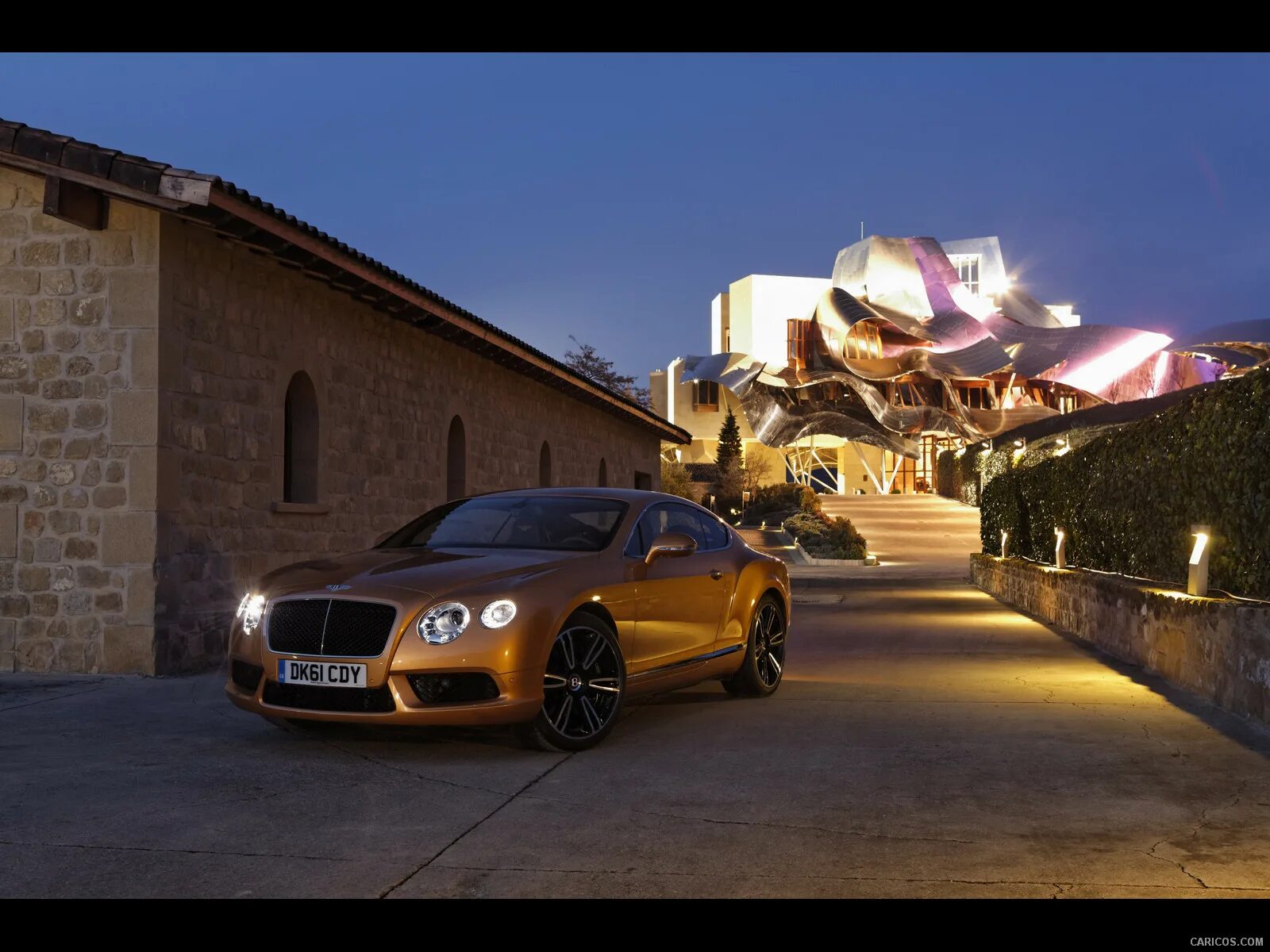 Район фото автомобиля Bentley Continental GT V8 2013MY Sunburst Front
