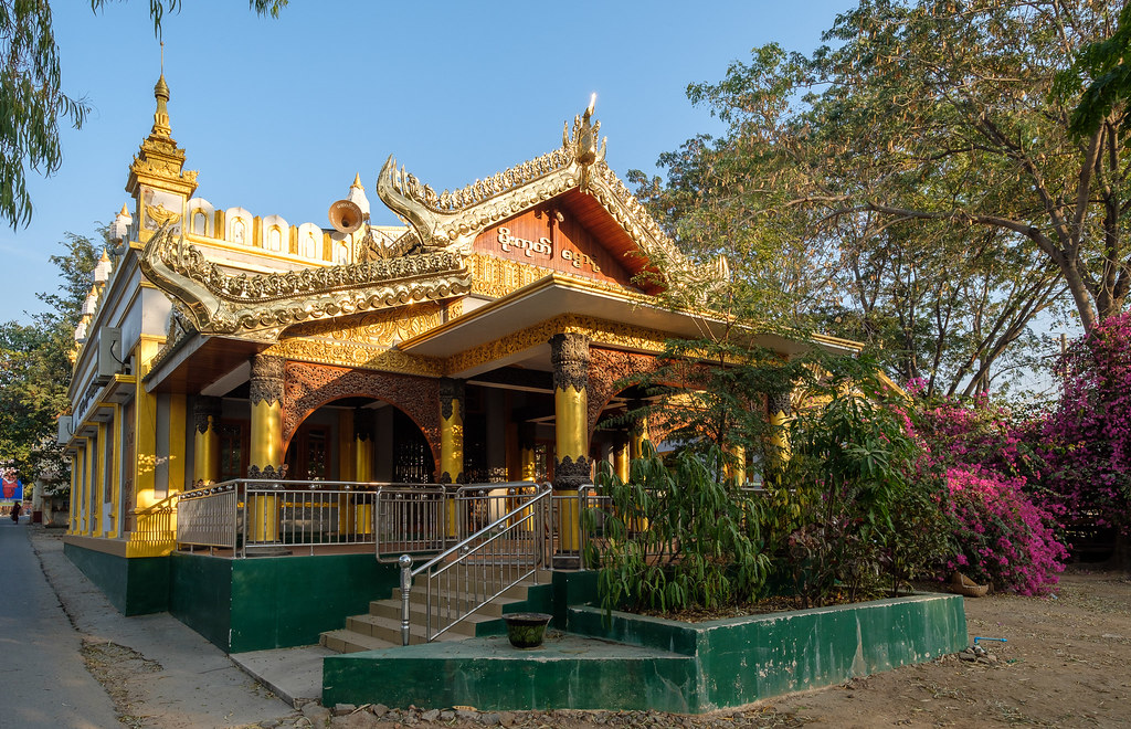 Район фото достопримечательности Monastery below Mahi Bodhi Tataung I really am not clear o. Flickr