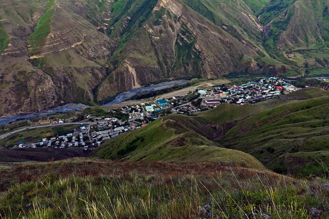 Район село фото Дагестан. Цуриб. За околицей, где бежит река. Неправильный туризм Дзен