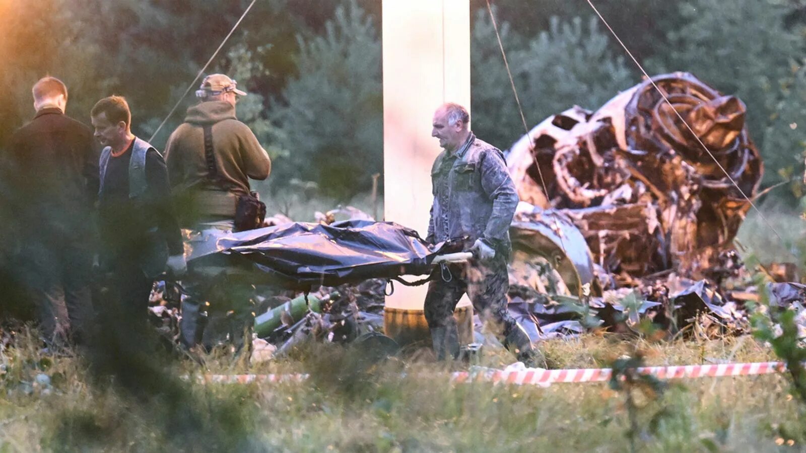 Разбился на самолете ведущий фото Wagner chief Yevgeny Prigozhin was on 'plane that crashed killing all 10 on boar