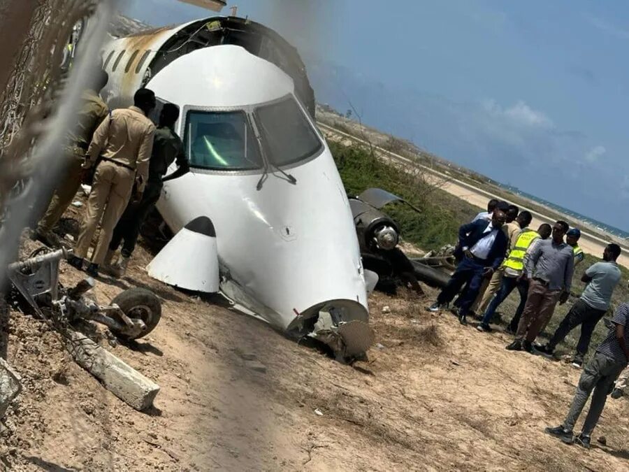 Разбился на самолете ведущий фото В аэропорту Могадишо в Сомали совершил жёсткую посадку пассажирский самолёт