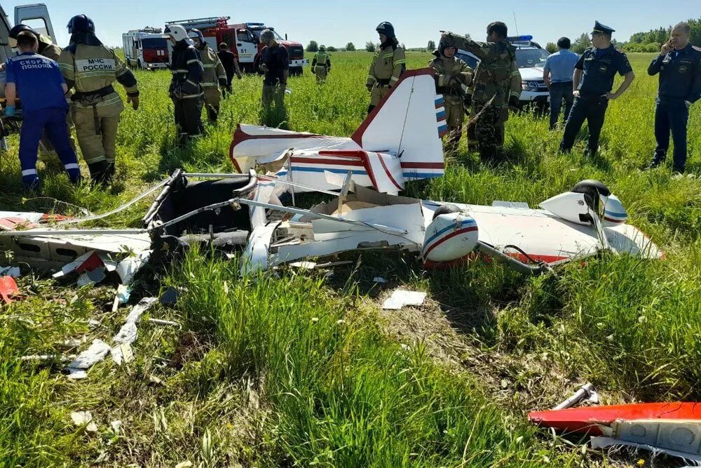 Разбился на самолете ведущий фото Под Тюменью разбился самолет - Российская газета