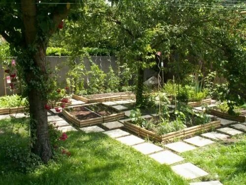 Разбить сад на участке фото Edible Landscaping: Raised Beds Kitchen Garden jardin potager bauerngarten kökst