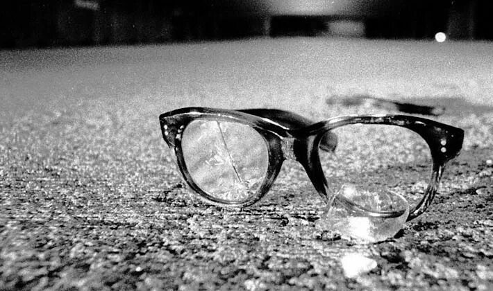 Разбитые очки фото broken frame/lenses Glasses, Glasses frames, Eye glasses