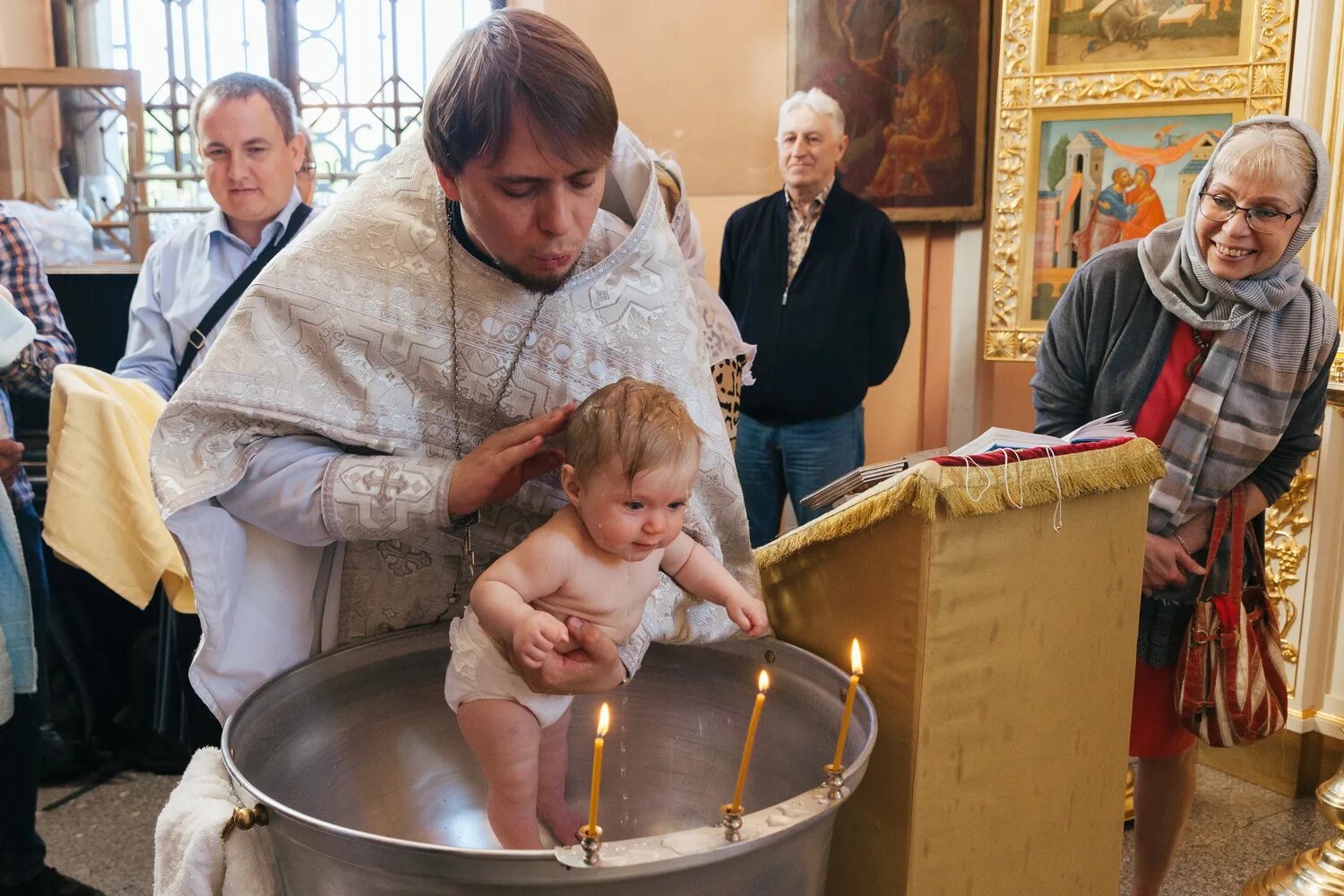 Разделась в церкви крещение фото Церковь Рождества Иоанна Предтечи (Чесменская) крещение малыша