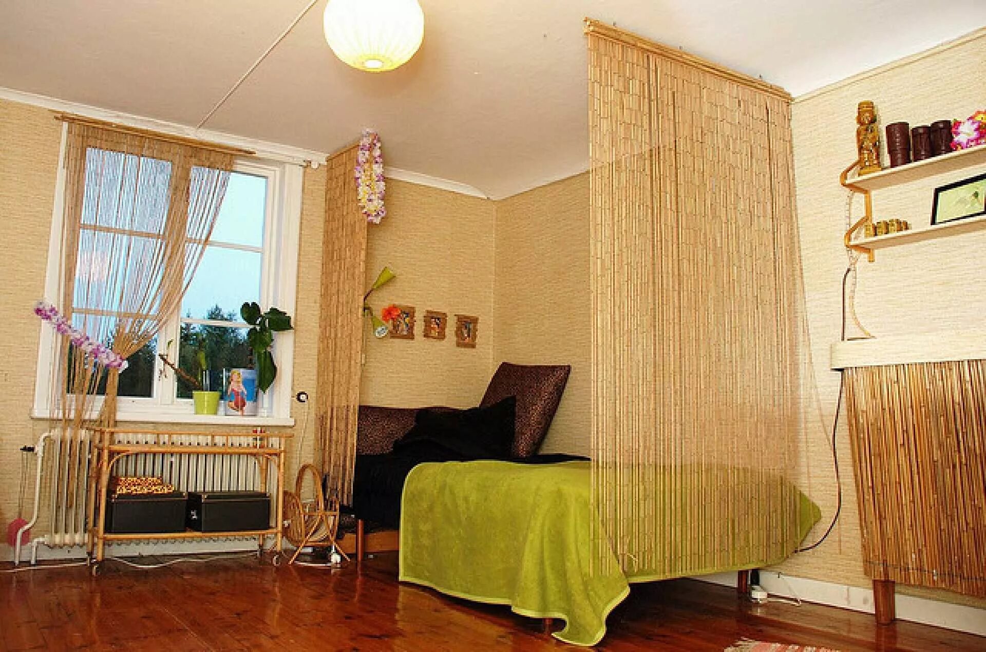 Разделение зон шторами фото Interior design bedroom, Bamboo furniture design, Retro living room furniture