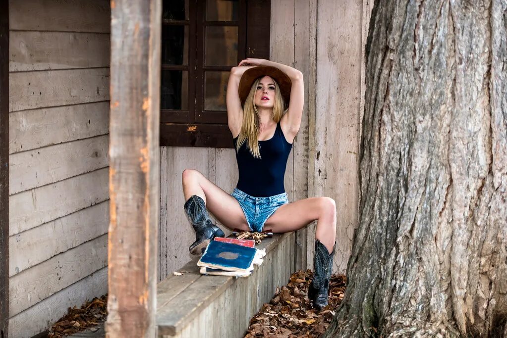 Раздвинутые ноги на природе фото Beautiful Blond Cowgirl Goddess in the Countryside! Pretty. Flickr