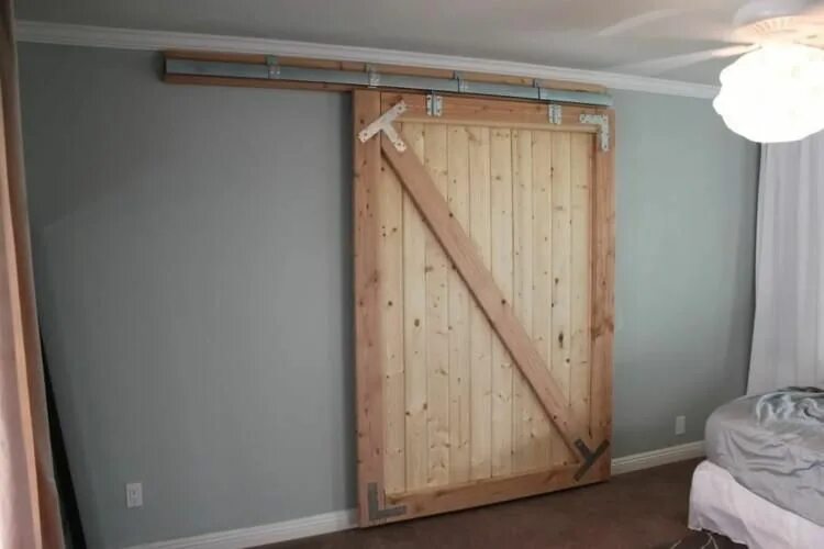 Раздвижная дверь своими руками в домашних Sliding door - 50 models for a functional space Diy sliding barn door, Diy barn 