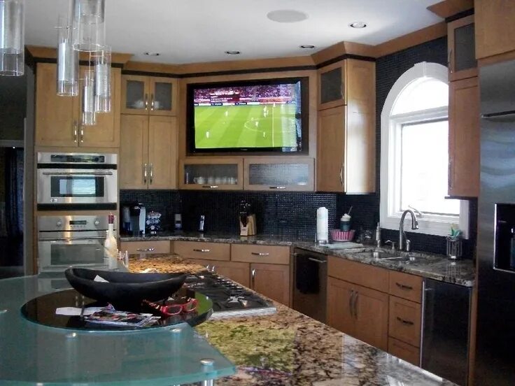 Размещение телевизора на кухне фото Kitchen cabinetry was designed to fit perfectly around this 42" television Tv in