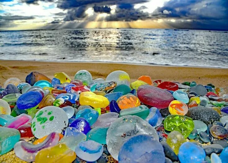 Разноцветное море фото Pin by Ines on Beachu25CFBonbonsu25CB Sea glass beach, Glass beach california,