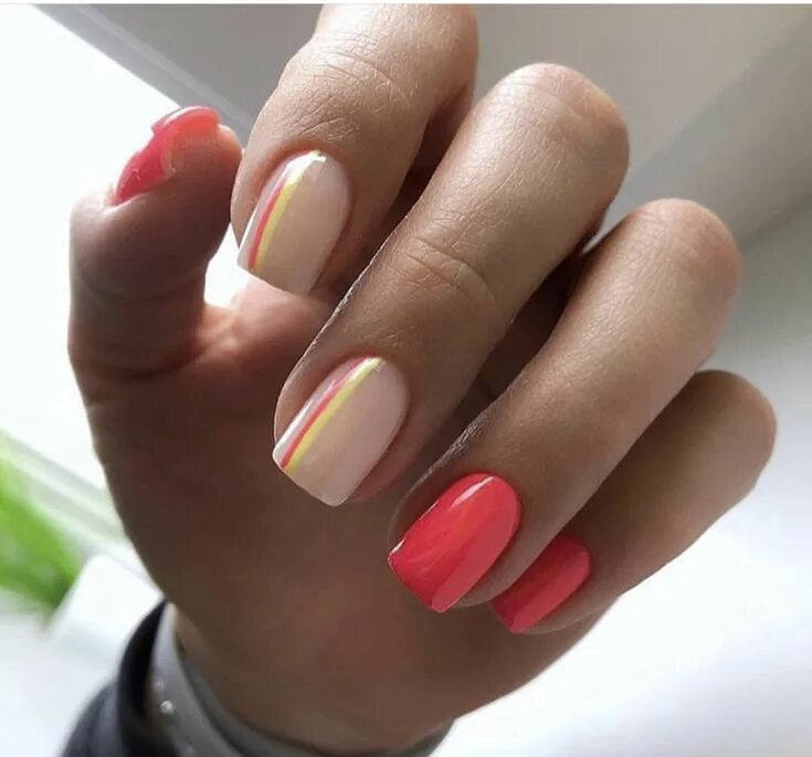 Разноцветные маникюр на короткие квадратные ногти Pin on Uñas in 2024 Squoval nails, Gold gel nails, Fire nails