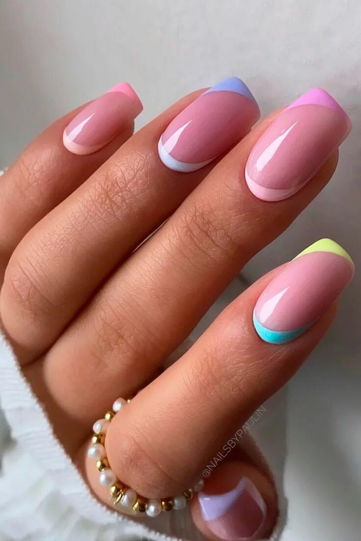 Разноцветные маникюр на короткие квадратные ногти Cute Pastel Colored French Tip Nails Work nails, Pink tip nails, Short acrylic n