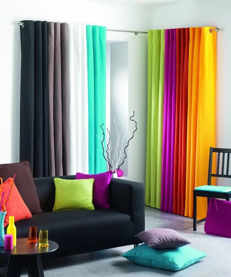 Разноцветные шторы в интерьере Creëer een regenboog effect in je woonkamer met deze kleurrijke gordijnen. Curta