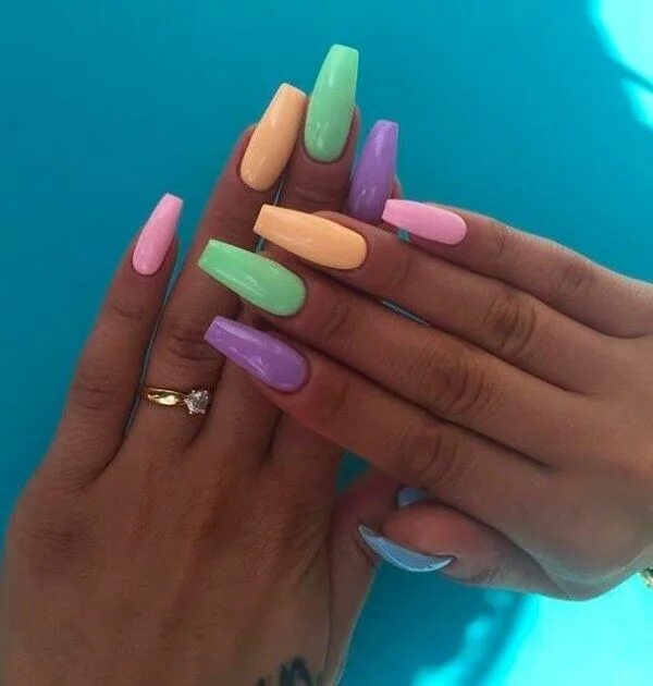 Разноцветные цвет маникюра 10 Nail Inspiration Pics To Take To Your Nail Tech - Society19 Manicura de uñas,