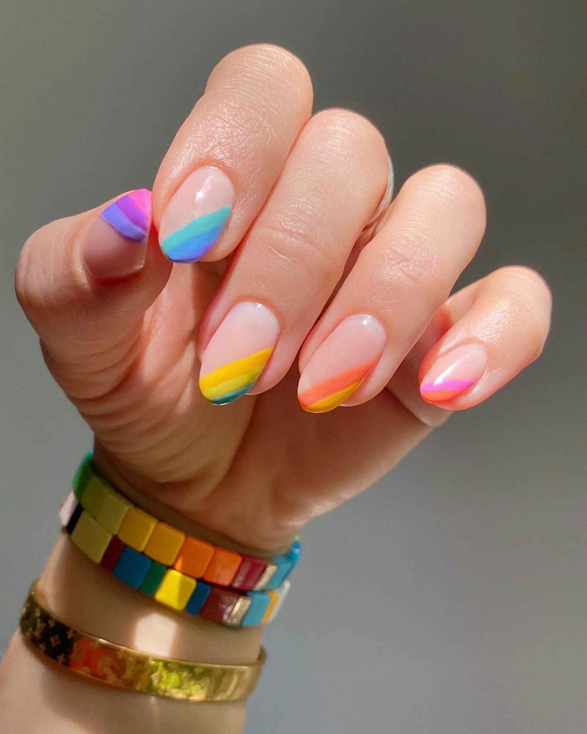 Разноцветный маникюр фото NAIL ART HOW-TO: Rainbow Candy PRIDE Mani! - Julie Off Duty New York Celebrity M