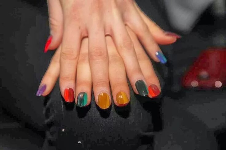 Разноцветный маникюр на осень Nail trends, Manicure, Nail polish trends