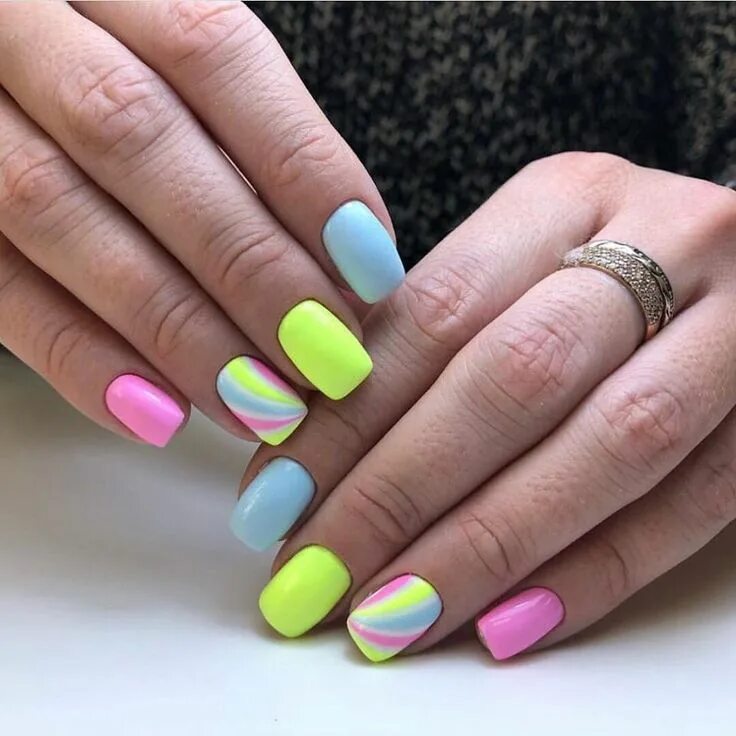 Разноцветный маникюр сочетание цветов Colorful manicure Красивые ногти, Летние ногти, Маникюр