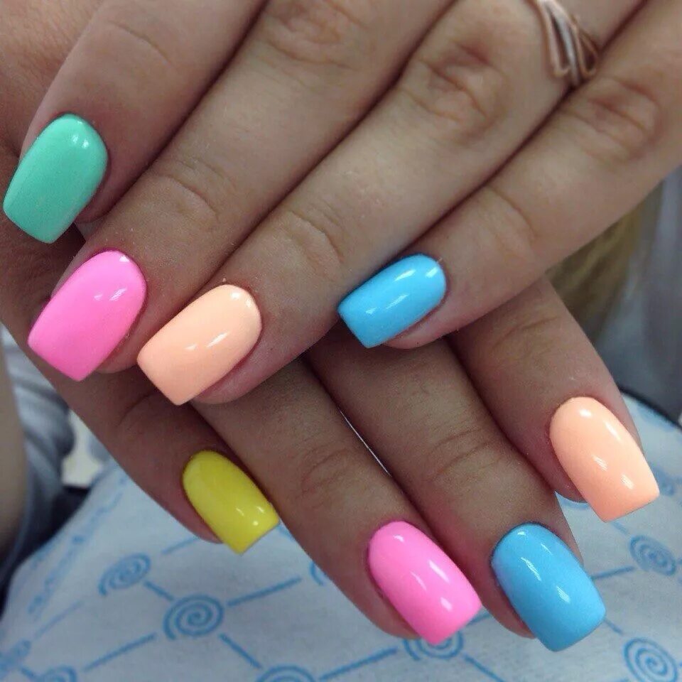 Разноцветный маникюр сочетание цветов фото Pin on Slaid Multicolored nails, Short acrylic nails, Nails