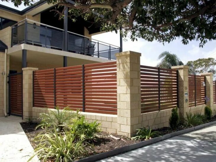 Разновидности заборов для частного дома фото 30 Gorgeous Modern Fence Design Ideas To Enhance Your Beautiful Yard - DECORATHI