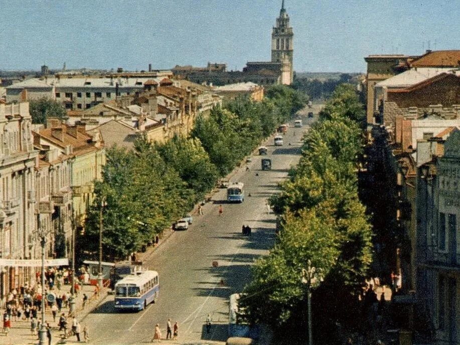 Разновильская воронеж фото Воронеж в прошлом. 1979 год, чистый и зеленый, нет пестрящей рекламы на фасадах.