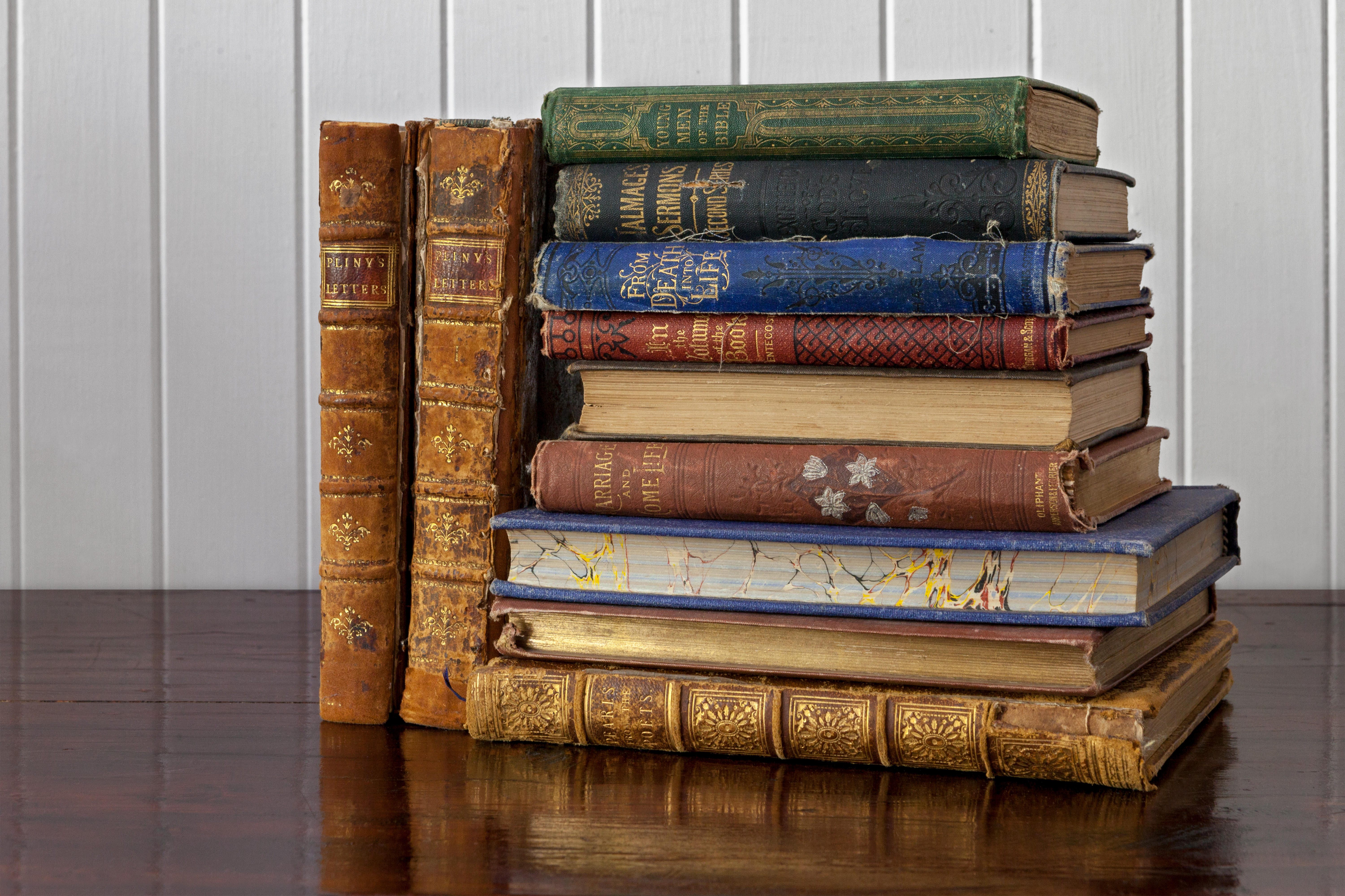 Разные книги фото Found: 3 Poisonous Books in a University Library - Atlas Obscura