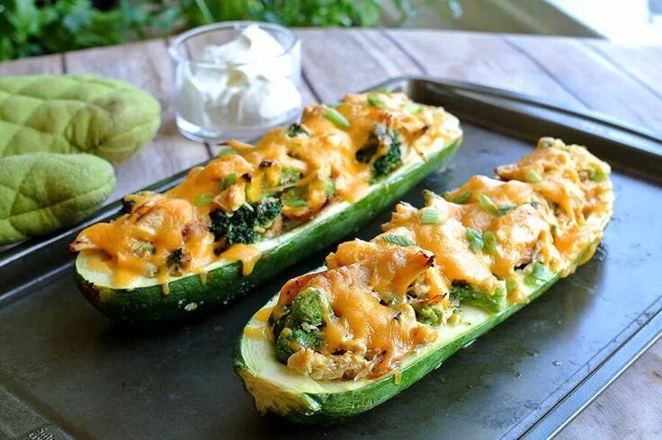 Разные рецепты с кабачками с фото Broccoli Chicken Zucchini Boats - Ruled Me Recipe Chicken zucchini boats, Chicke