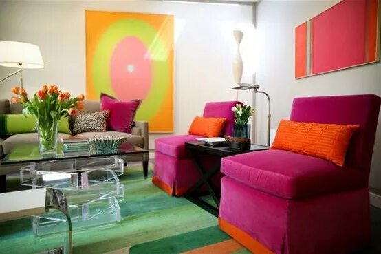 Разные цвета в интерьере фото Split Complementary Color Scheme. This room uses different shades of pink, orang