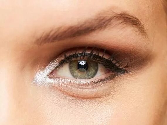 Разные веки фото The Best Makeup Artist Tricks for Hooded Eyes Makeup.com Richtig schminken, Schl