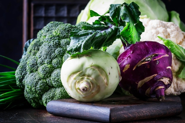 Разные виды капусты фото Premium Photo Green kohlrabi cabbage brown background selective focus