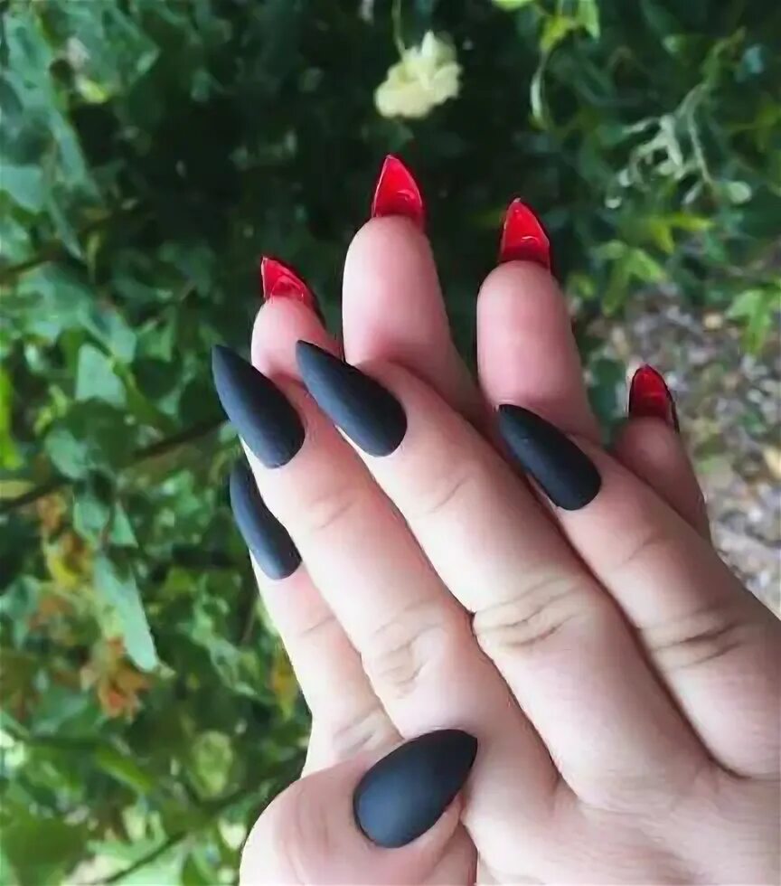 Разный маникюр на руках черно красные 48 Ideas For Nails Stiletto Red Black Acrylic nails stiletto, Fake nails, Black 