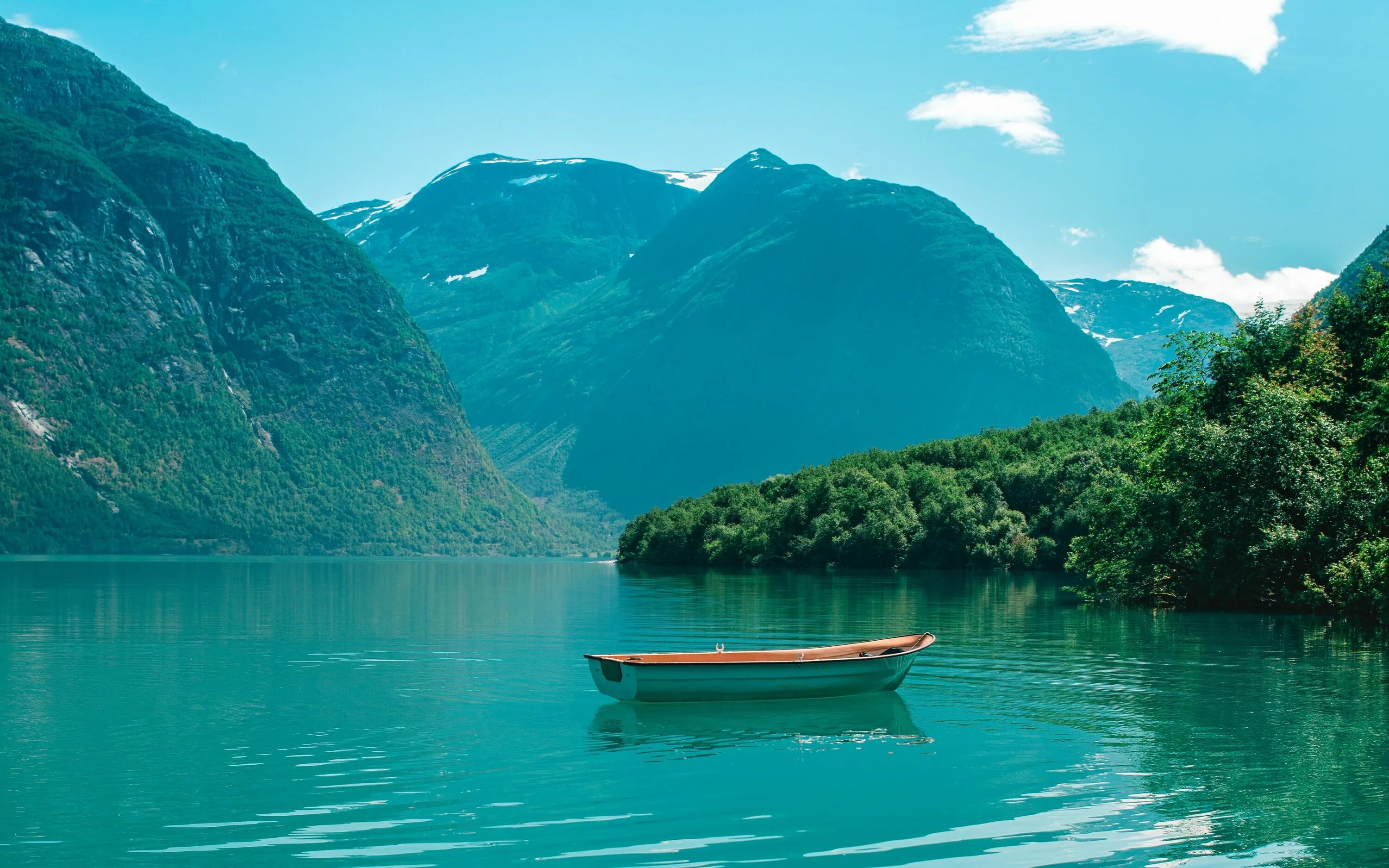 Разрешение фото для рабочего стола #boat, #mountains, #lake, #water, #horizon 3840x2400 Wallpaper: q6emr7 - wallhav