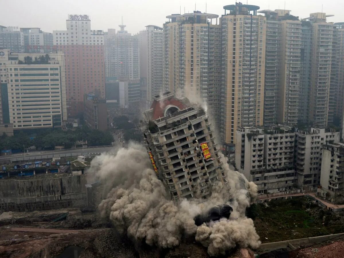 Разрушение зданий фото Demolish office buildings because demand isn't coming back, hedge fund manager s