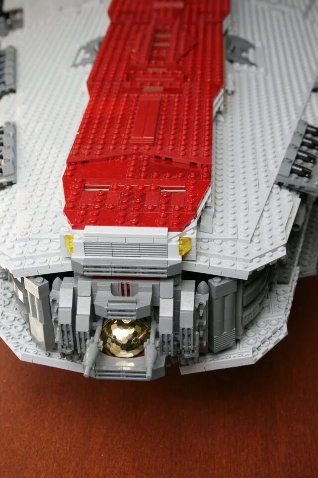 Разрушители самоделок Lego Star Destroyer Is 8-Foot of Gorgeous Turgid Brickwork