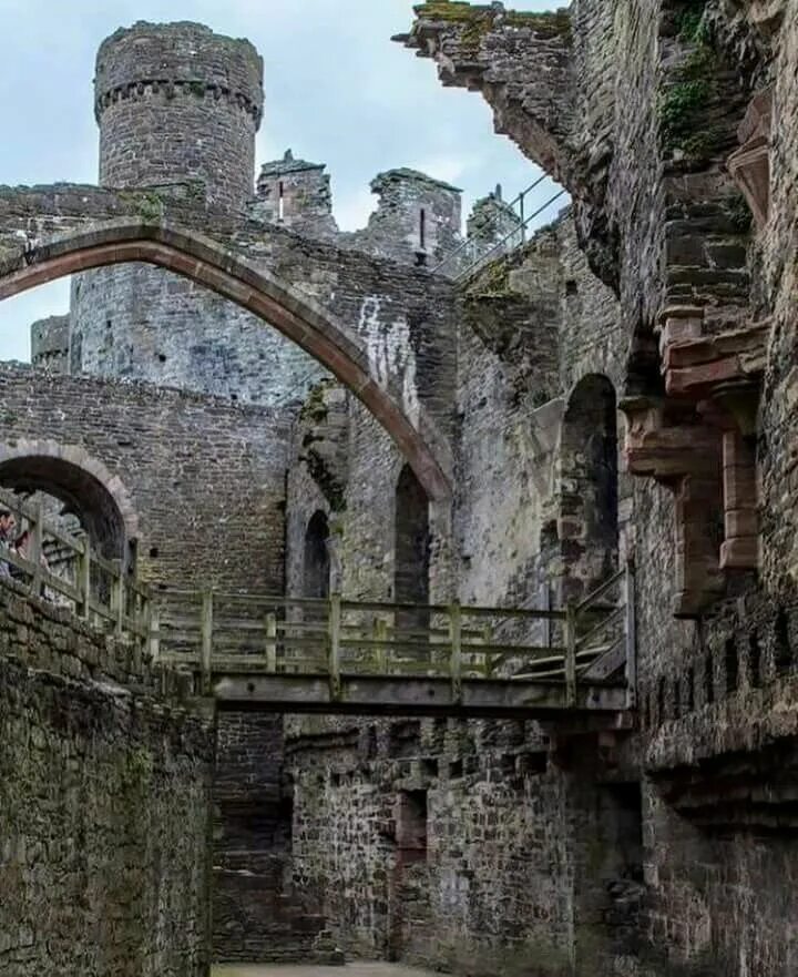 Развалины замка фото Pin by antonio lopez on tony Abandoned castles, Castle ruins, Castle