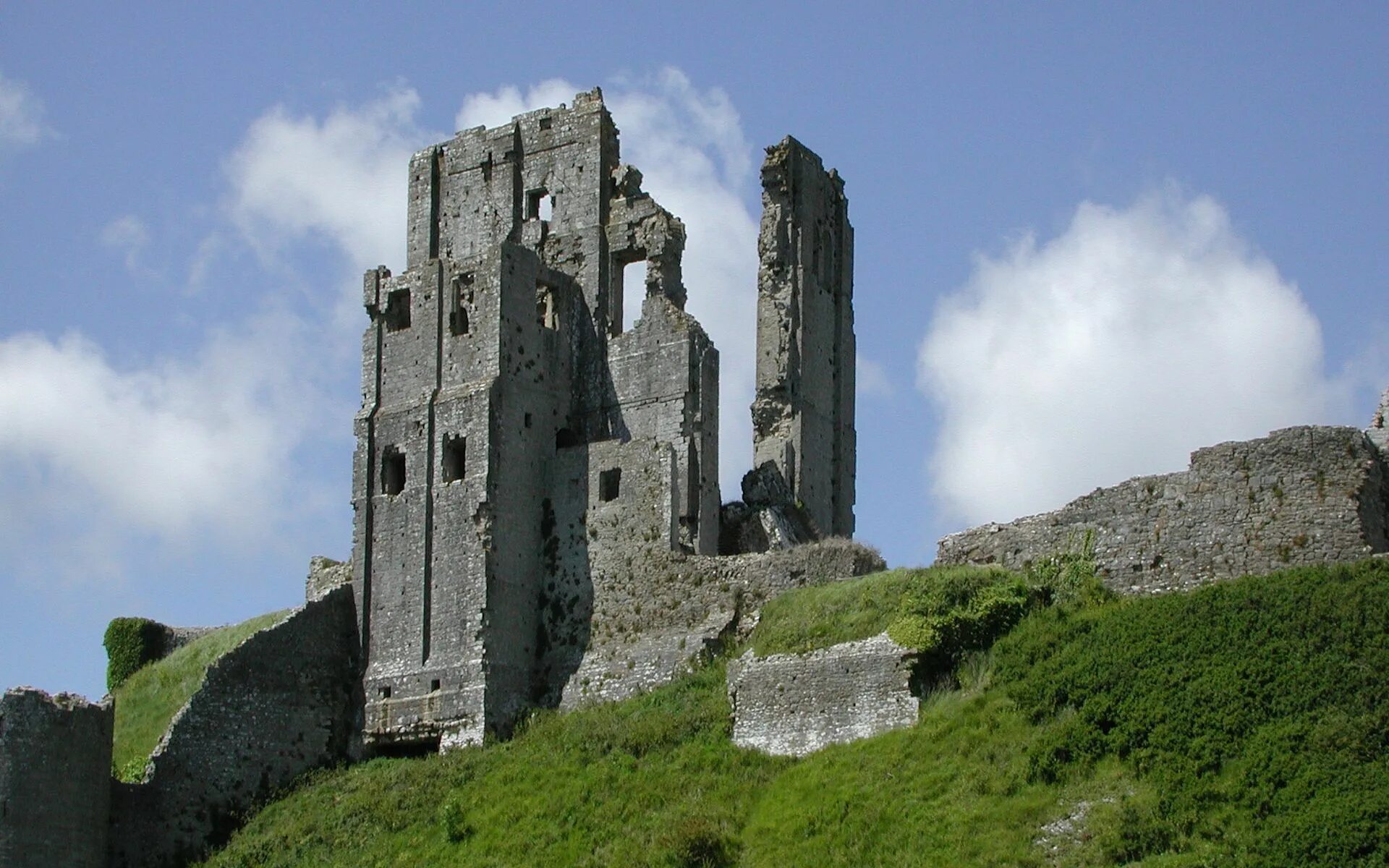 Развалины замка фото Corfe Castle Dorset England Corfe castle, Castles in england, Dorset england