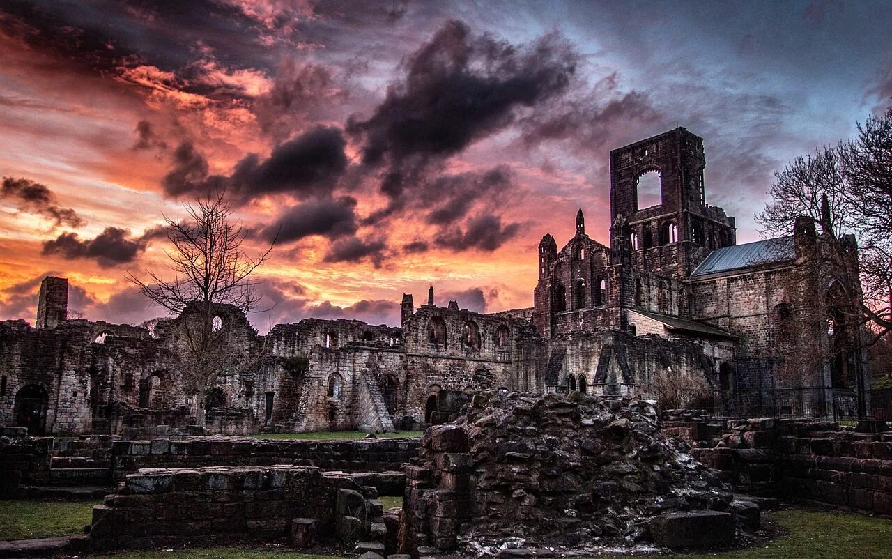 Развалины замка фото Kirkstall Abbey at sunset - Leeds - Wikipedia Fountains abbey, Leeds, Dissolutio