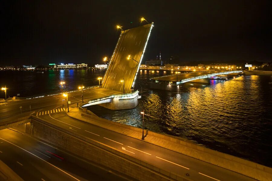 Разведенный литейный мост в санкт петербурге фото Разводные мосты Петербурга в сезон Белых ночей (очевидное и тайное). Анастасия К