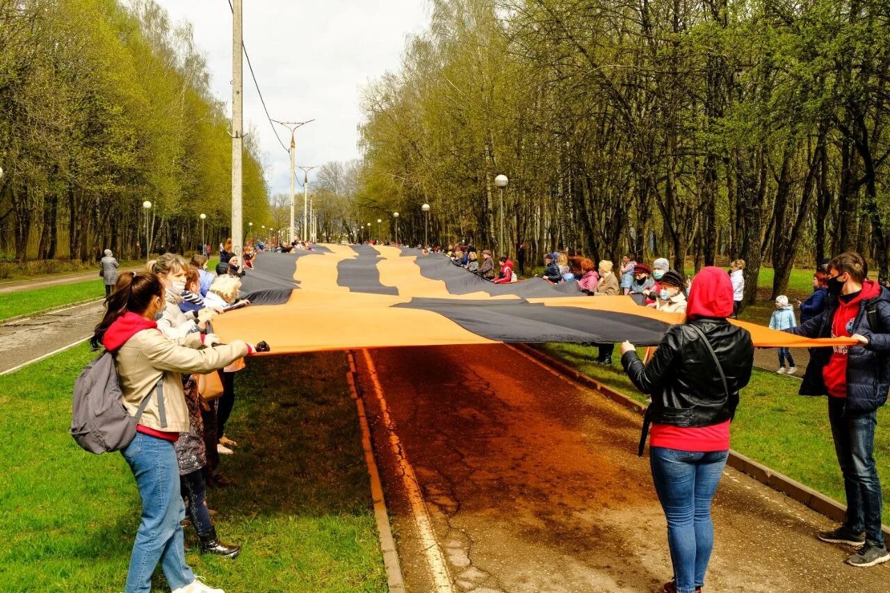 Реадовский парк смоленск фото В Смоленске развернули самую большую георгиевскую ленту на планете. Новости. смо