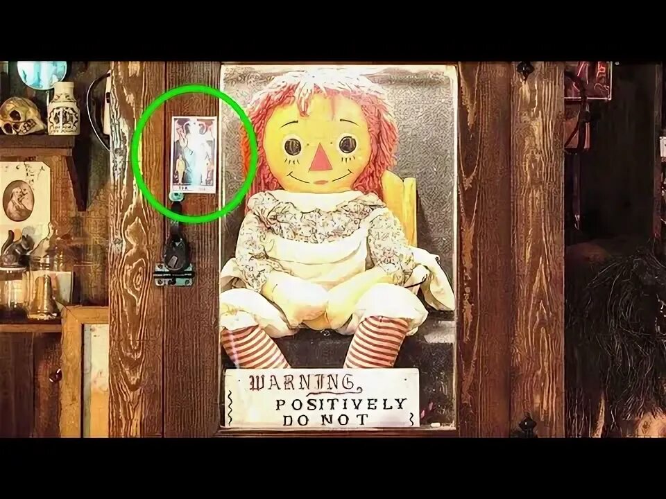 Реальная кукла аннабель фото Has Annabelle The Haunted Doll Just Escaped From The Warren Museum? - YouTube