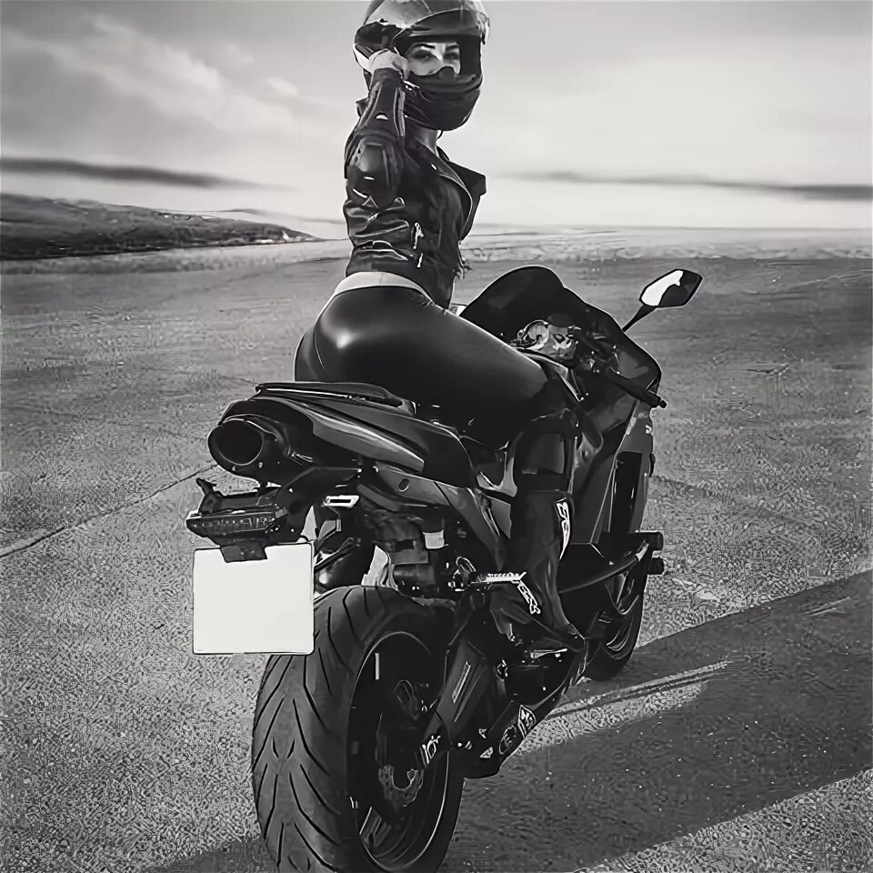 Реальное фото девушек на мотоцикле @nn_nastya #mototeka #motorcycle #moto #motoдевушка #bikeride #bikelife #follow 