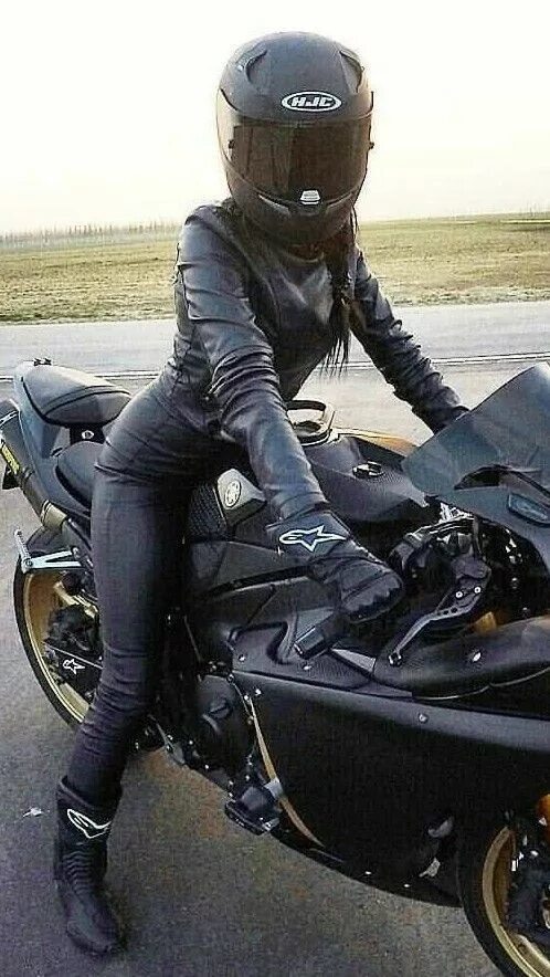 Реальное фото девушек на мотоцикле Pin em moto Garotas de moto, Mulher na moto, Motoqueira