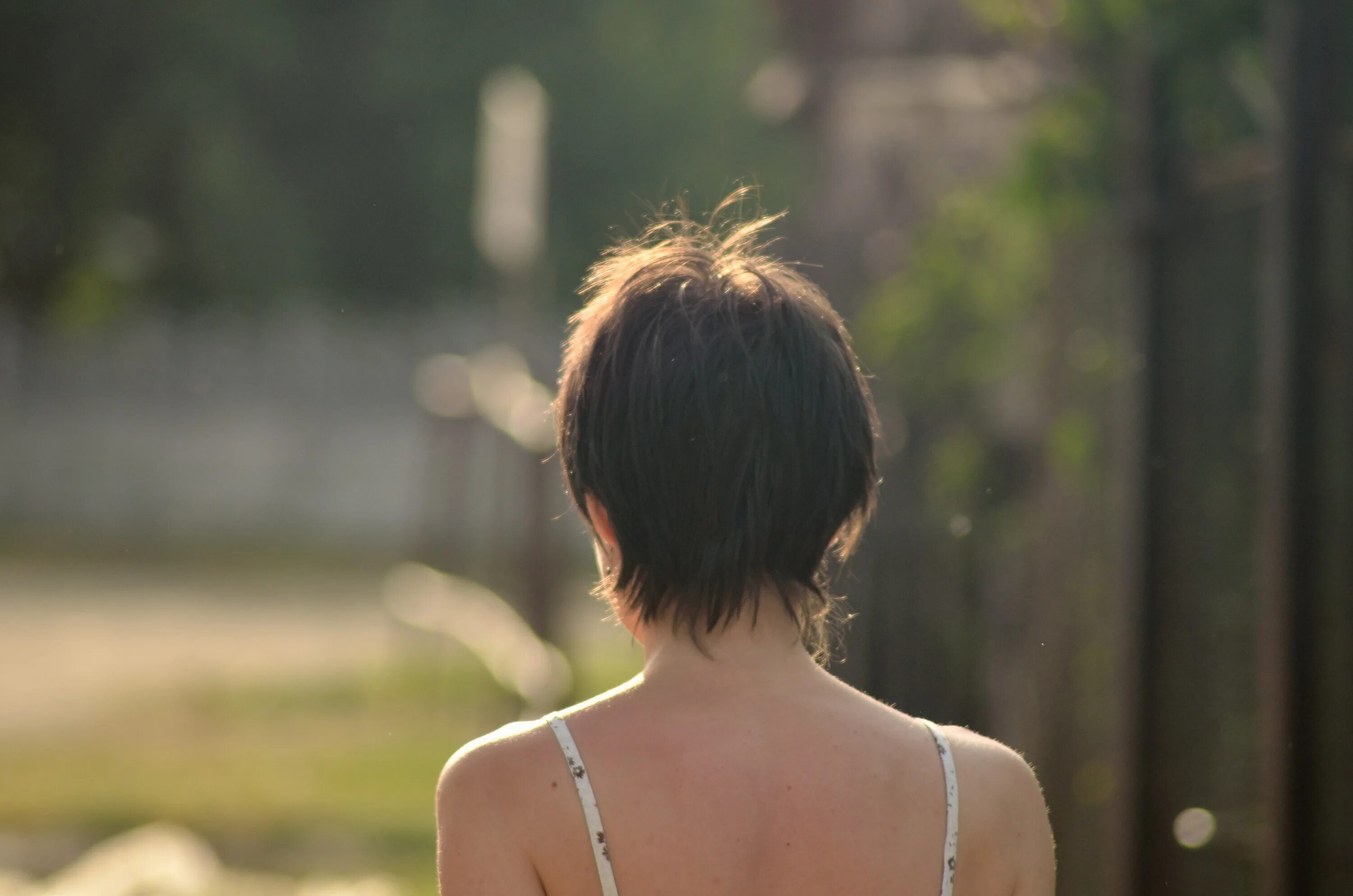 Реальное фото девушки с короткими волосами Free photo: Girl From Behind - Activity, Behind, Fashion - Free Download - Jooin