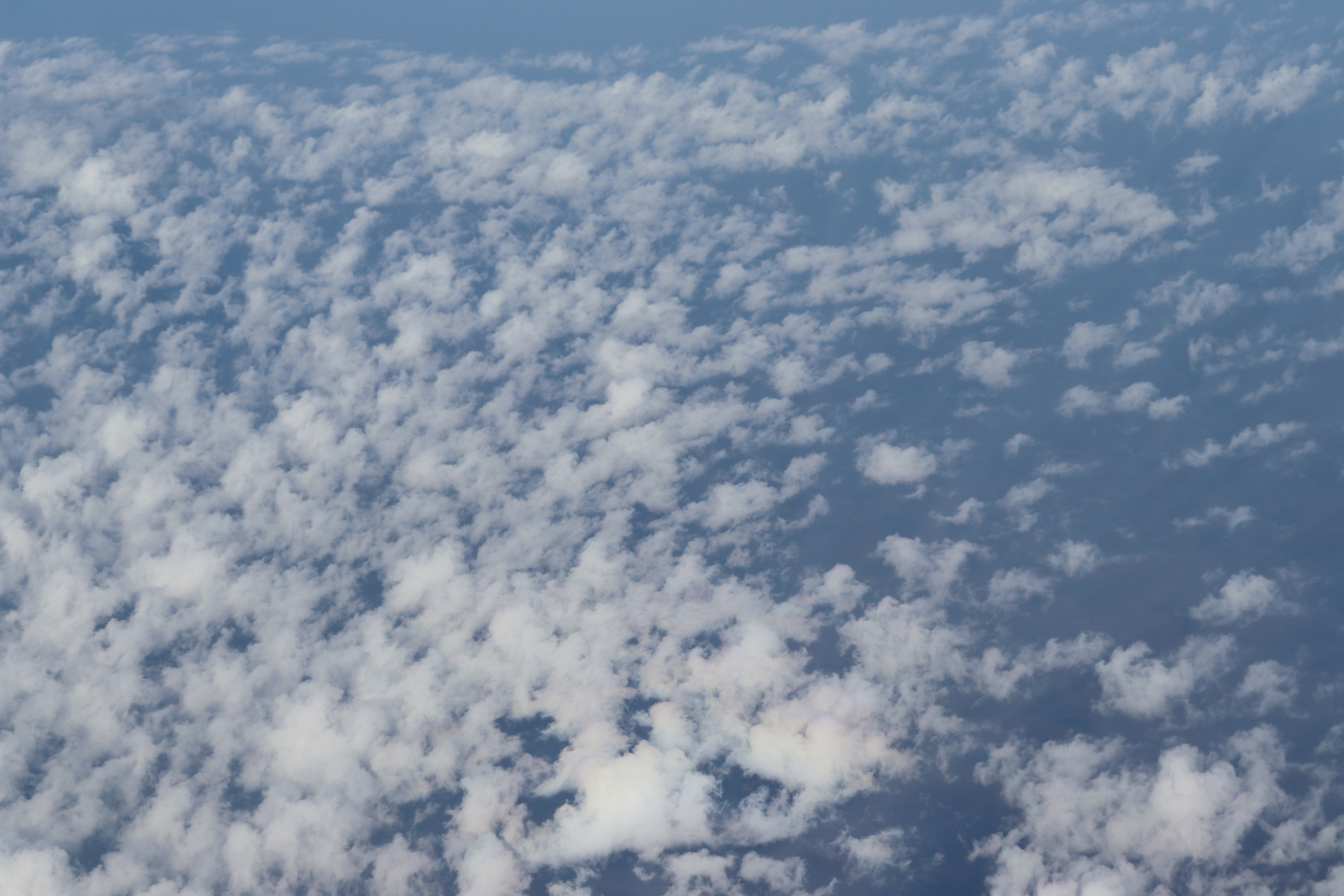 Реальное фото облаков File:Above the cloud from Air Vistara 26.jpg - Wikimedia Commons