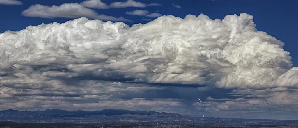 Реальное фото облаков Cloudstack with Lightning The clouds over the Jemez mounta. Flickr