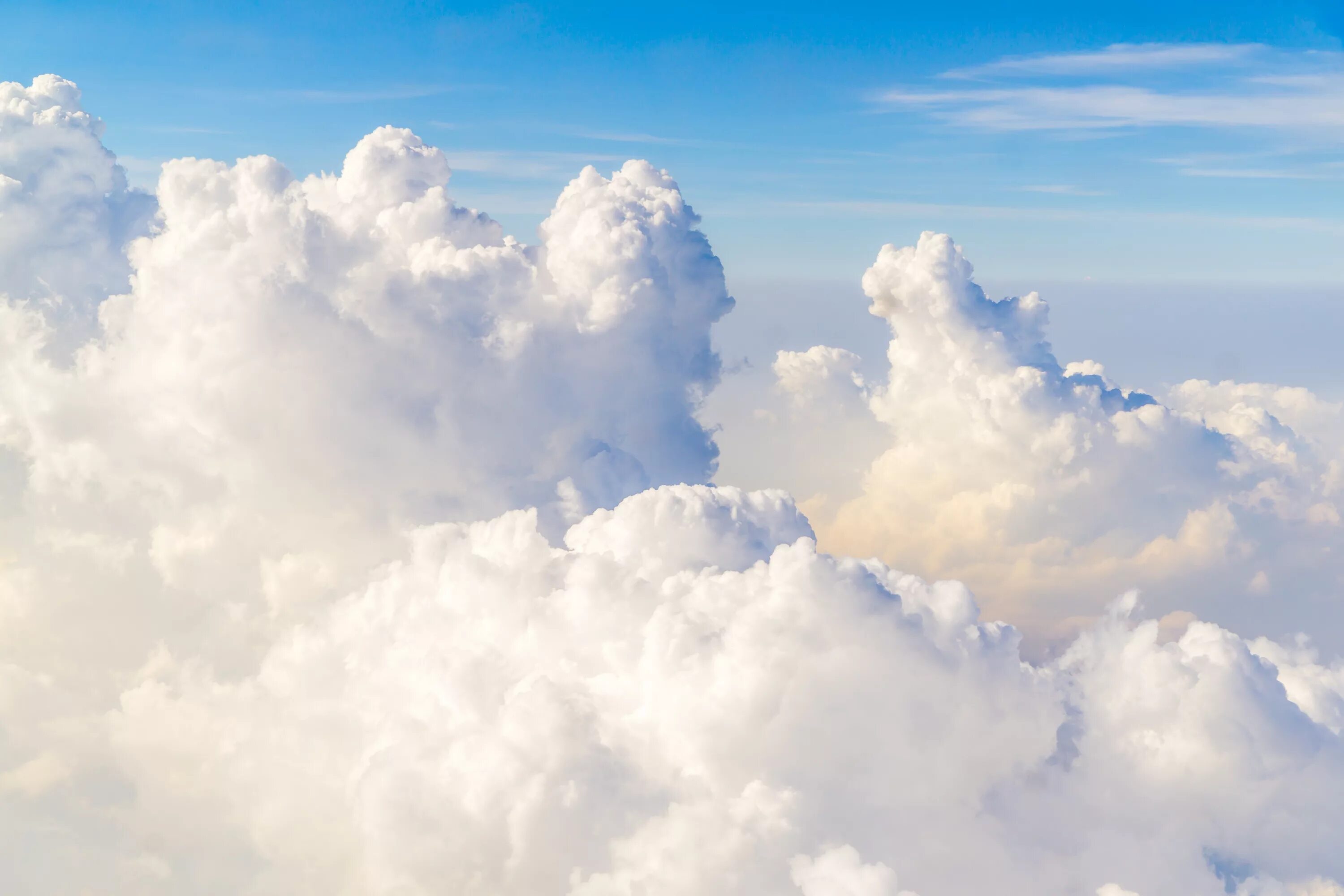 Реальное фото облаков Beautiful white clouds in the blue sky Desktop wallpapers 640x960