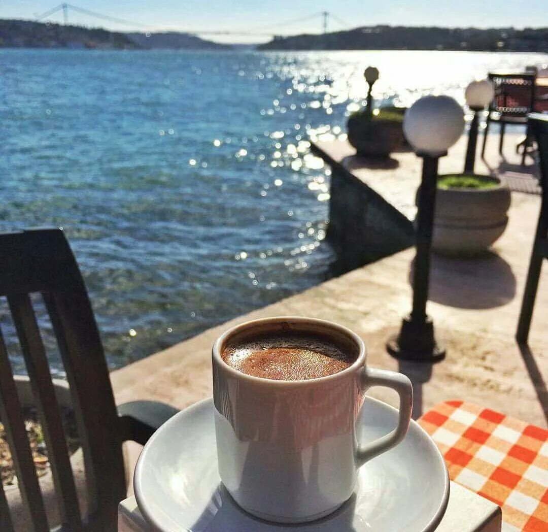 Реальное фото утро кофе Morning coffee by the shore Coffee time, Breakfast tea, Coffee cookies